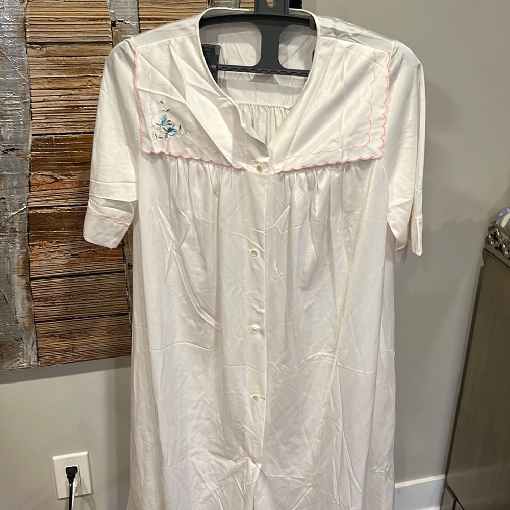 1970-80s Vintage Shadowline Bridal Nylon night gown size M in EUC 100% nylon - Picture 1 of 10